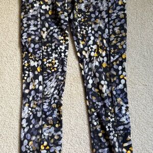 Lululemon Patterned Leggings with side pockets and pockets at waistband